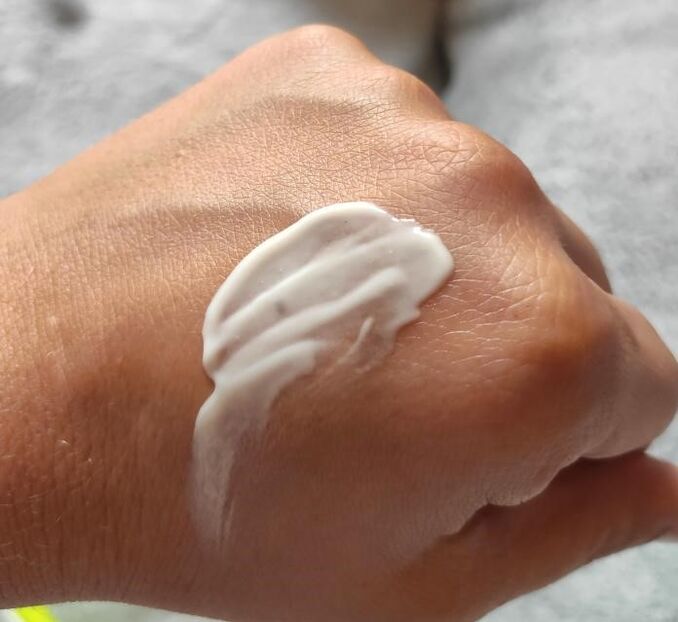 Picture of the cream in hand, experience using Exodermin