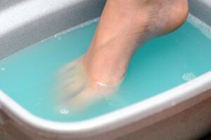 Baths with apple vinegar vinegar for the treatment of fungi in feet